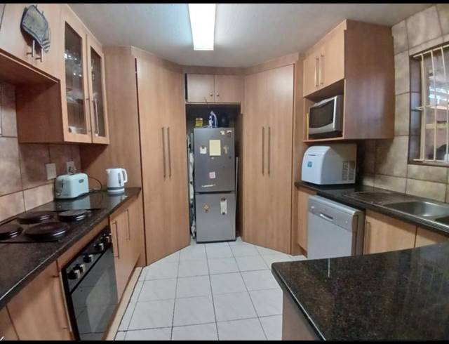 3 BEDROOM DUPLEX FOR SALE IN BIRCHLEIGH NORTH